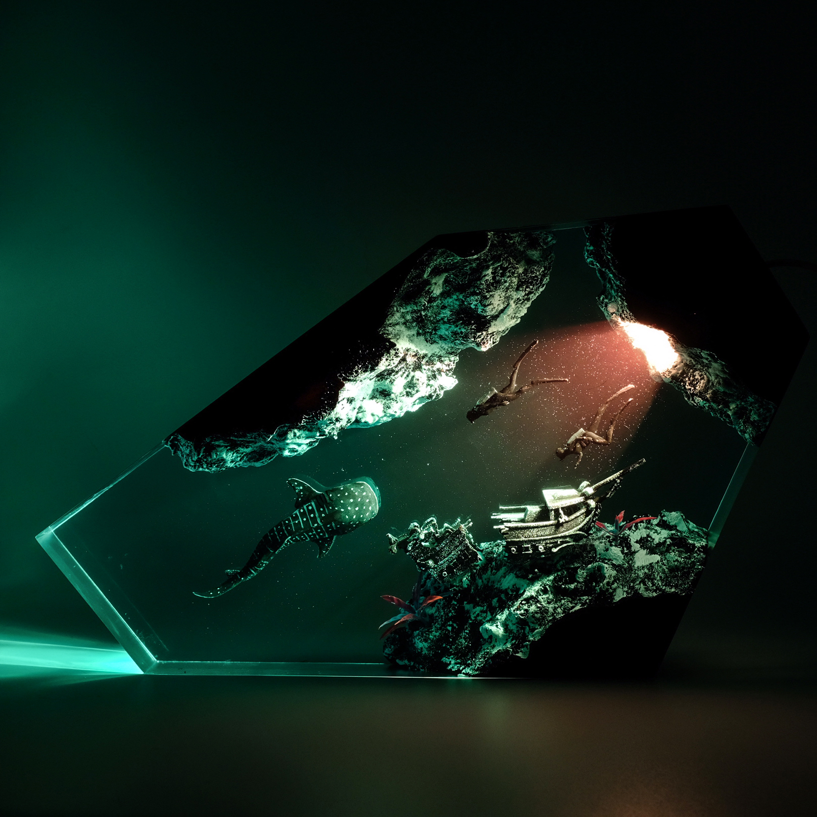 Customizable whale shark, divers & shipwreck - epoxy resin lamp